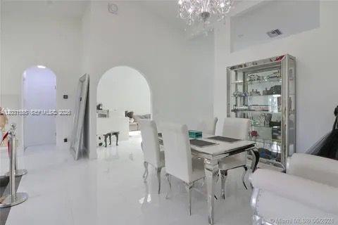 270 SE 7th St
