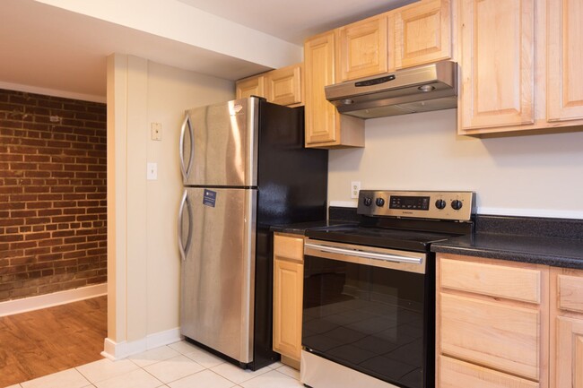 Building Photo - 412 W Marshall St Unit B Rental