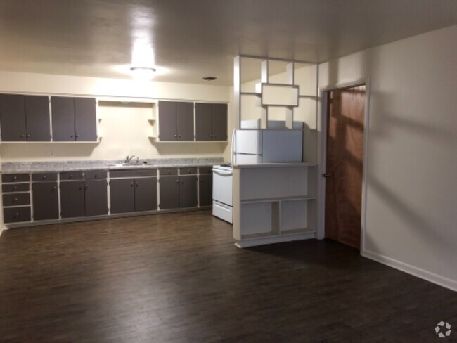 Building Photo - 2106 Lake Point Dr Rental