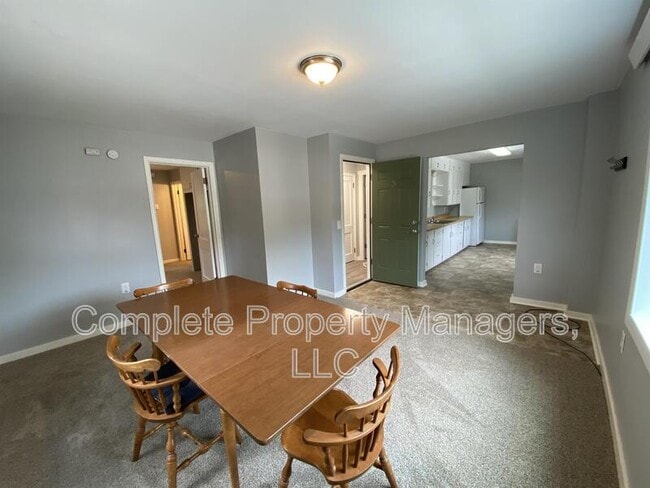 Photo - 220 E 7th St