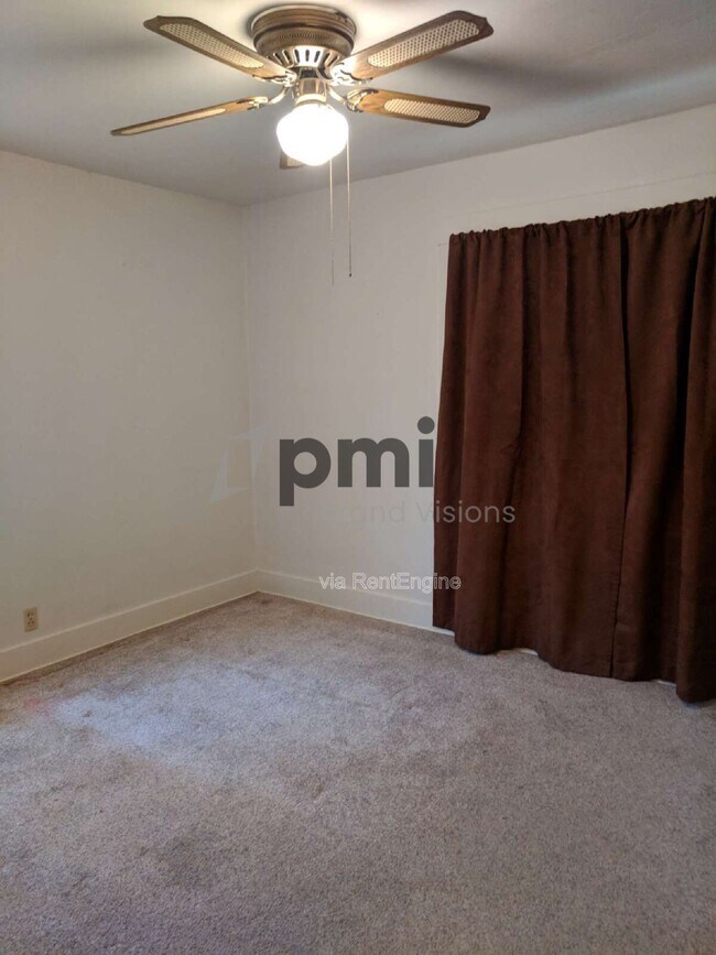 Photo - 2284 E Clay St