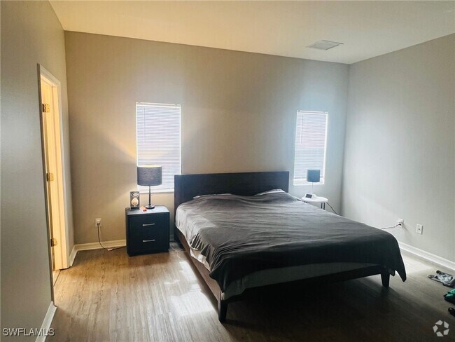 Building Photo - 1124 SW 45th St Rental