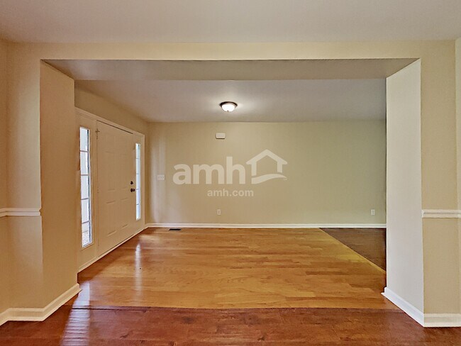 Photo - 2716 Leesa Ann Ln