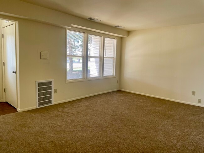 Photo - 2178 Clark St Unidad #3