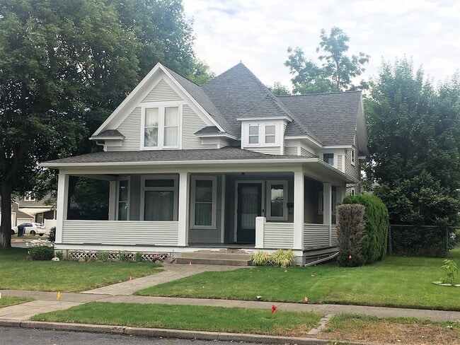 Building Photo - Northwest Area 4 Bedroom 2 Bath Bungalow Rental
