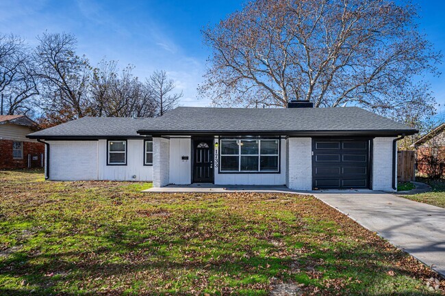 Building Photo - Updated 3 Bedroom with Fenced Yard Rental