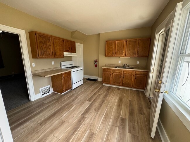 Photo - 2 Bed, 1 Bath Townhome Across from Stephen...