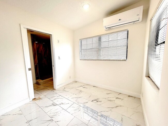 Photo - 2511 Drake Dr