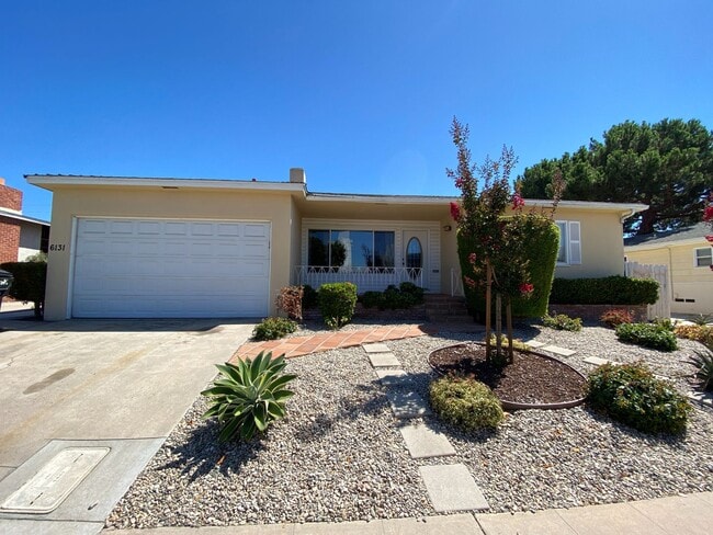 7BD/4BA, Two Kitchens! - 7BD/4BA, Two Kitchens!