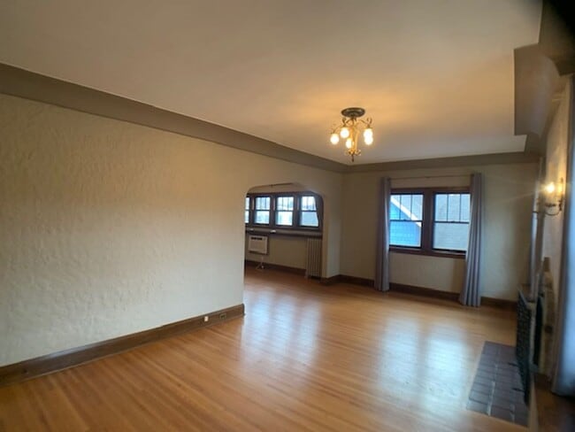 3535-3537 Harriet Ave