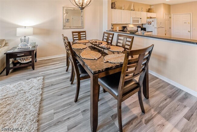 Photo - 1080 Hampton Cir