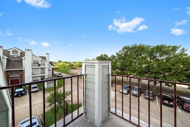 Building Photo - 10630 Westbrae Pkwy Unit 606