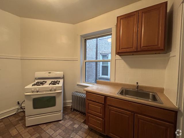 Building Photo - 1 bedroom in Chicago IL 60626 Unit 2 Rental