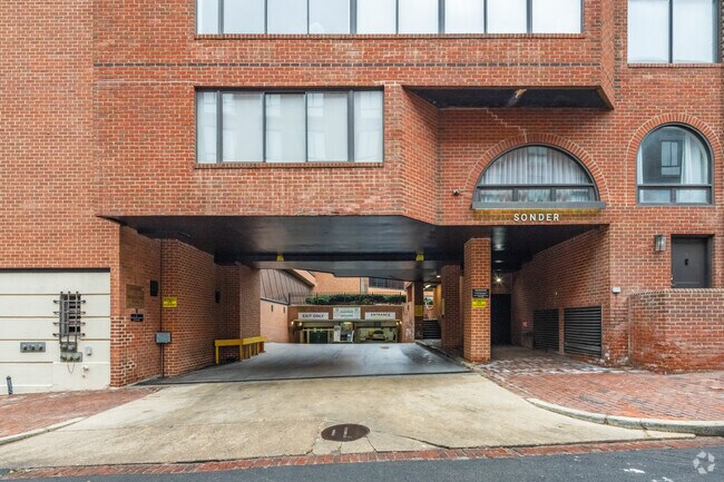 1111 30th St NW - Oxford at Georgetown