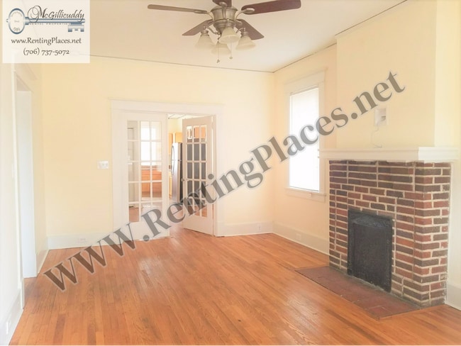 Photo - 1004 Holden St