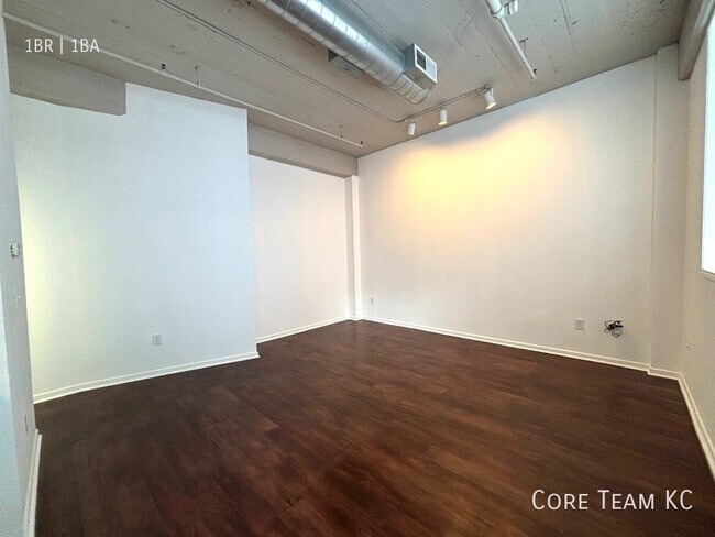 Photo - 320 W 7th St Unidad 208