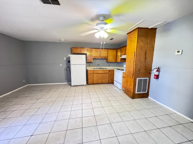Photo - 812 W Walnut Ave