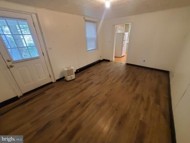 Photo - 90 Centre St