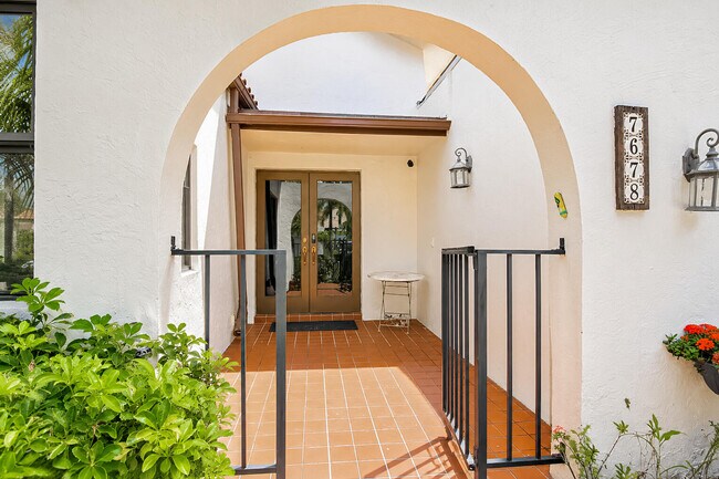 7678 Solimar Cir