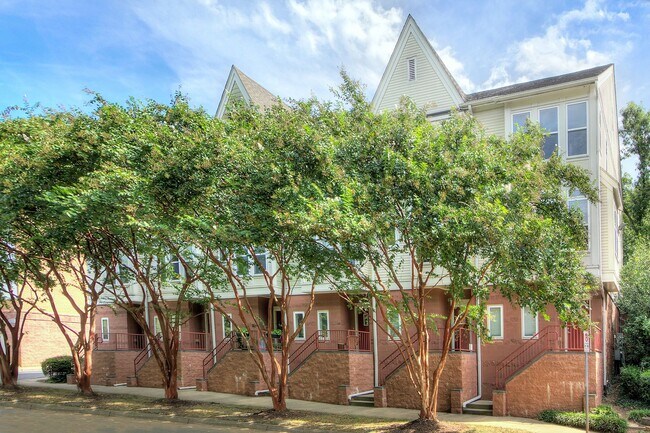 Building Photo - 135 S Sycamore St Rental