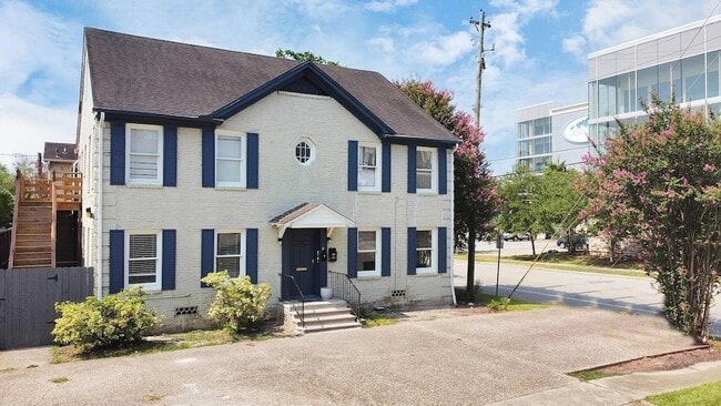 Building Photo - 2347 Sheridan St Unit 2