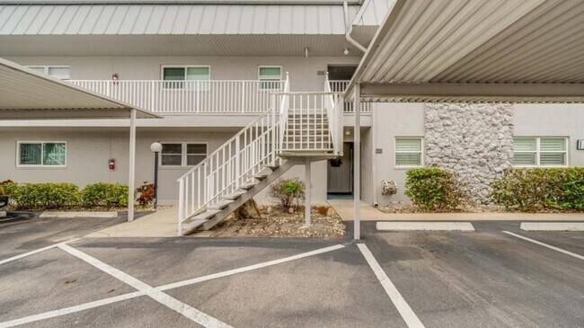 Photo - 6777 Winkler Rd