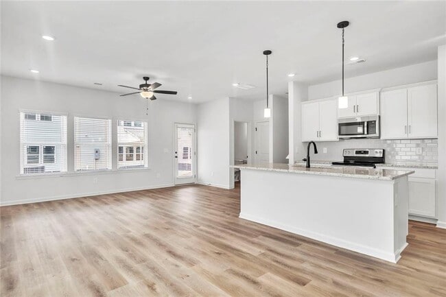 Photo - 374 Mountain Blvd S