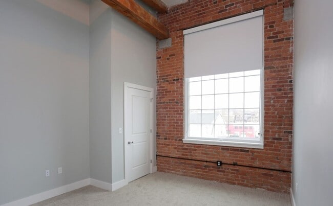 Photo - Oak Knitting Mill Apartments – Franklin Square Available