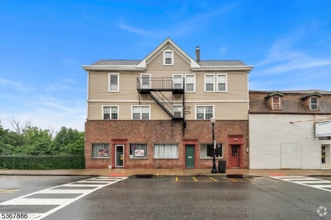 Building Photo - 1000 Main St Rental