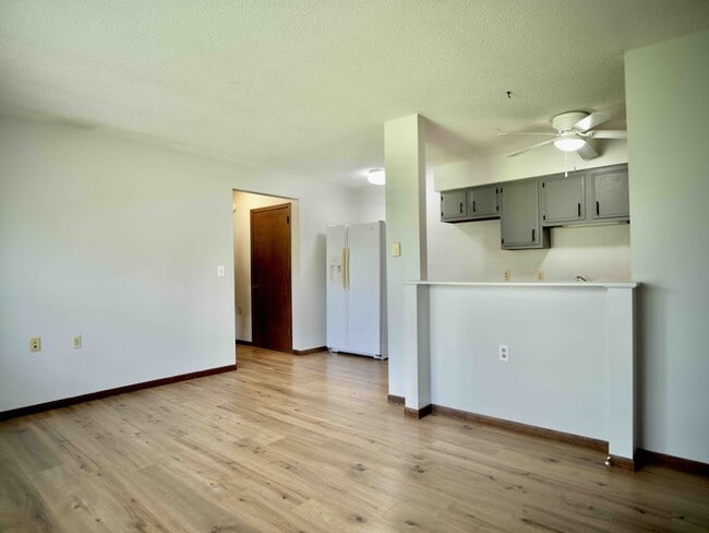 Photo - 302 Franke St