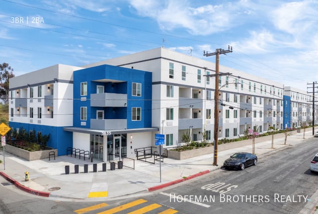 Building Photo - 1635 E 117th St Unit 306