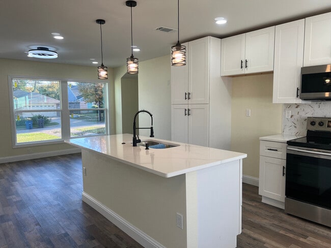 Photo - 1607 Lansford Ave