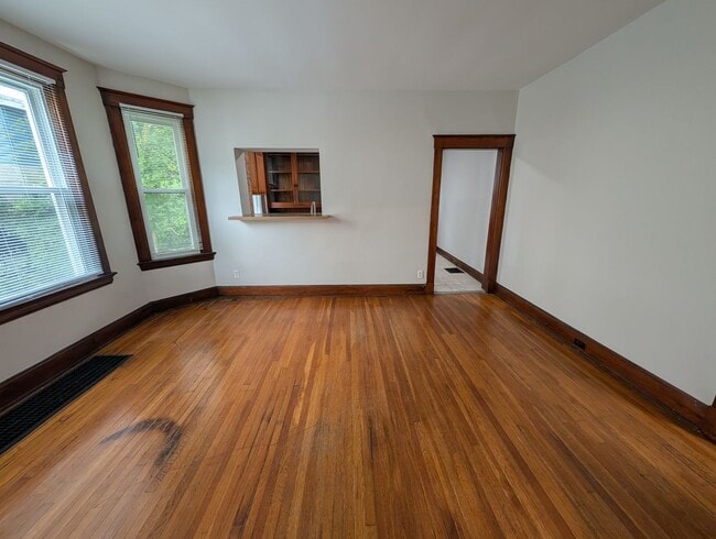 Photo - 3111 Linwood Ave Unit 1