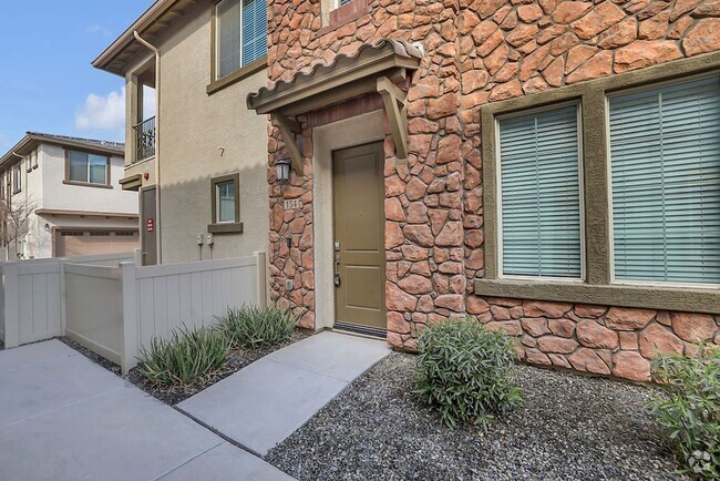 Building Photo - Perfect Chandler rental!