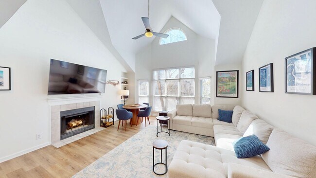 Photo - 521 N Graham St Unit 3E