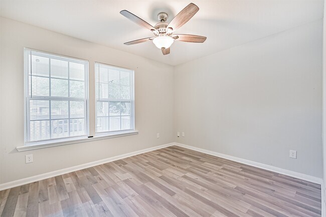 Photo - 10633 Flaxman St