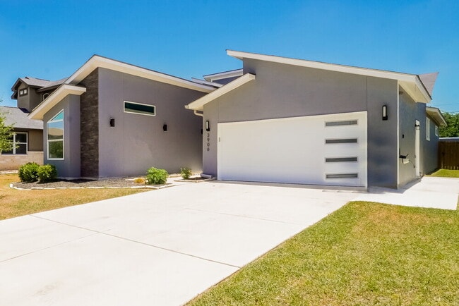 Photo - 3906 Bogie Way