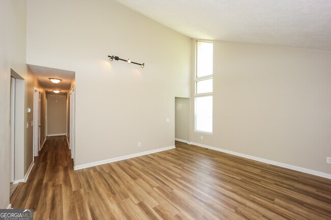 Photo - 6049 Radford Dr