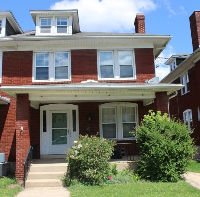 Building Photo - 3 Bedroom Duplex in Spring Garden Township!