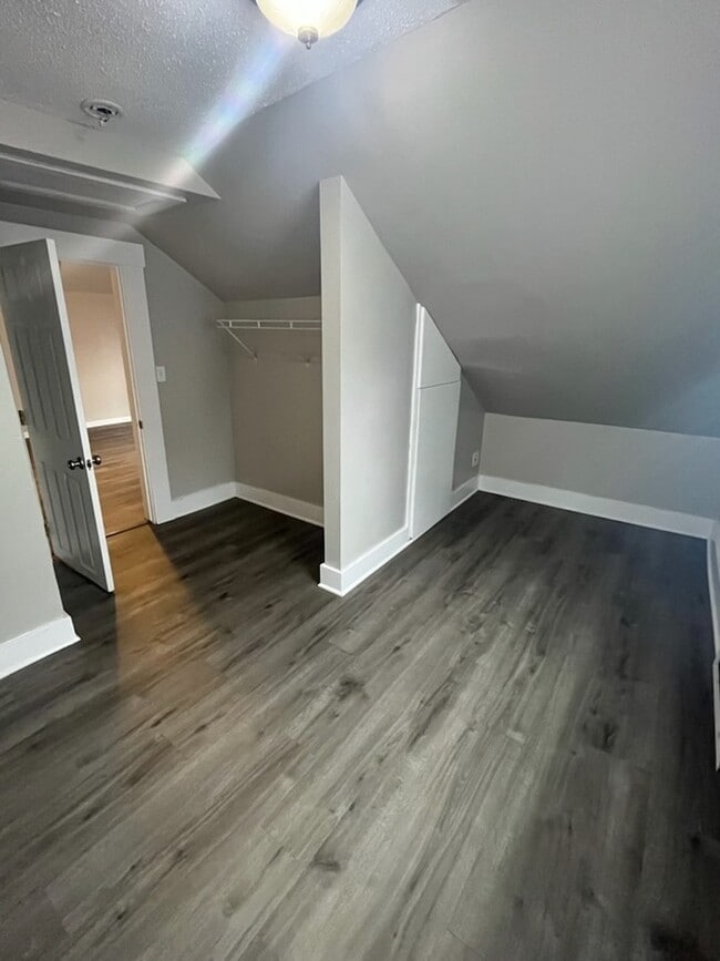 Photo - 710 Watson St SW