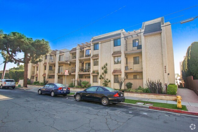 Building Photo - 2662 E 20th St Unit Signal View Rental