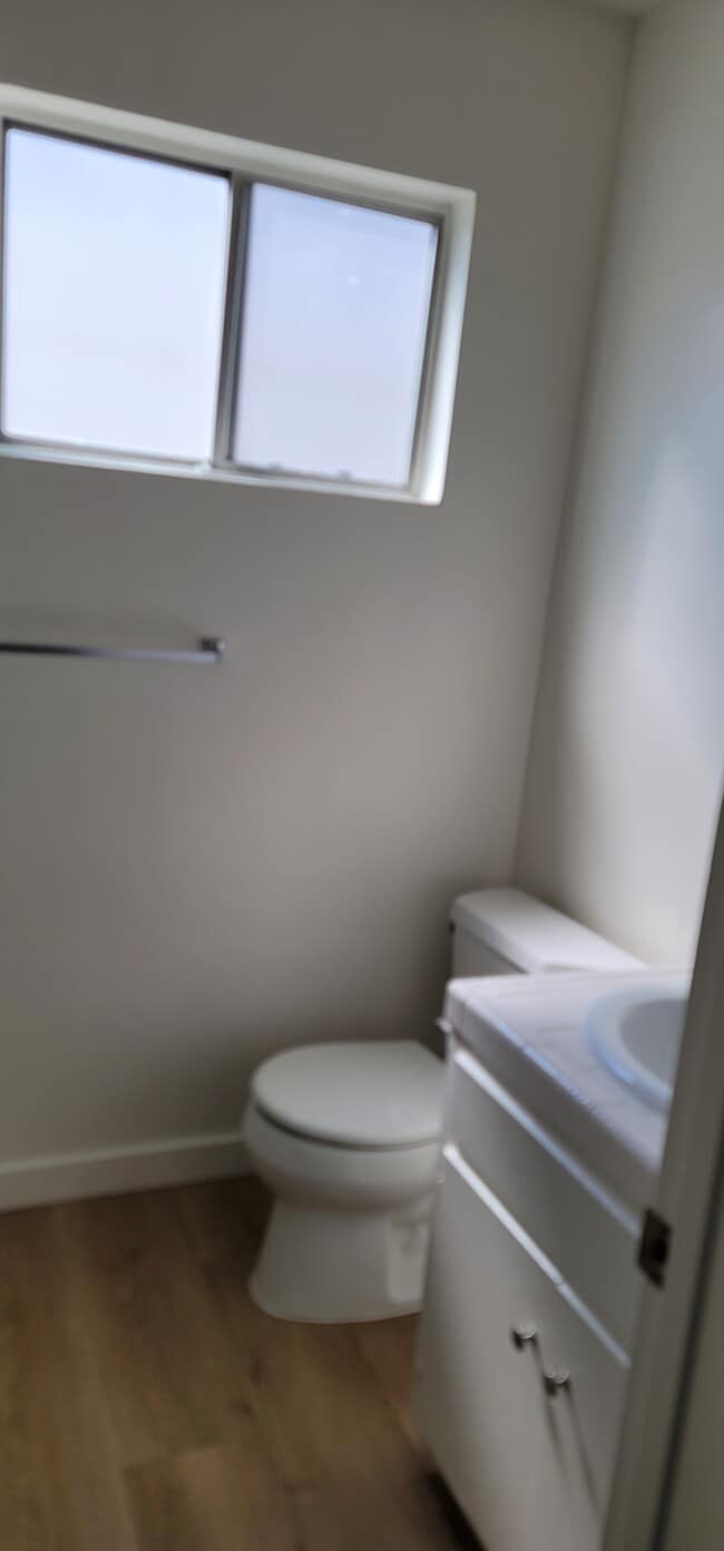 Apt 5 bathroom - Via Del Amo Apartments