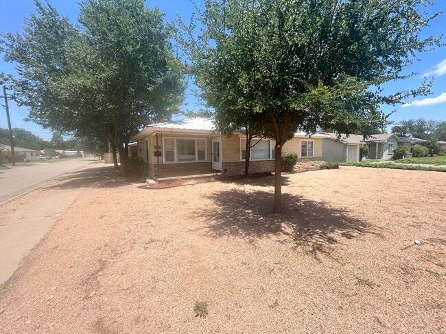 Photo - 3 bed 1 bath Pre-Leasing