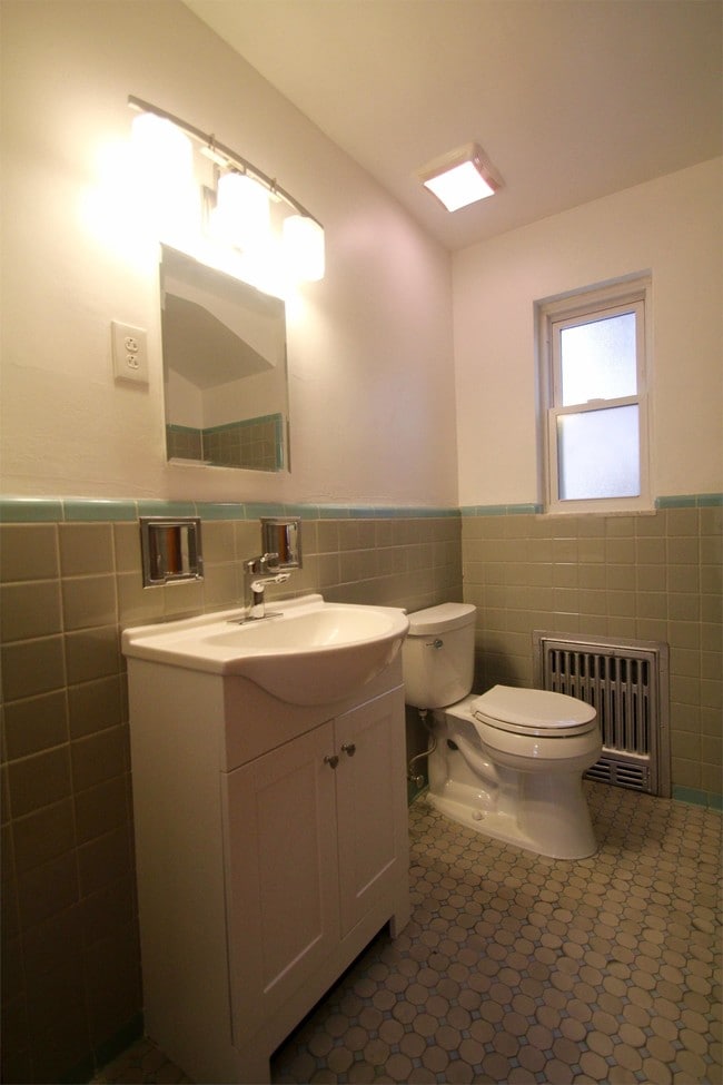 101 Marion Ave Unit 1