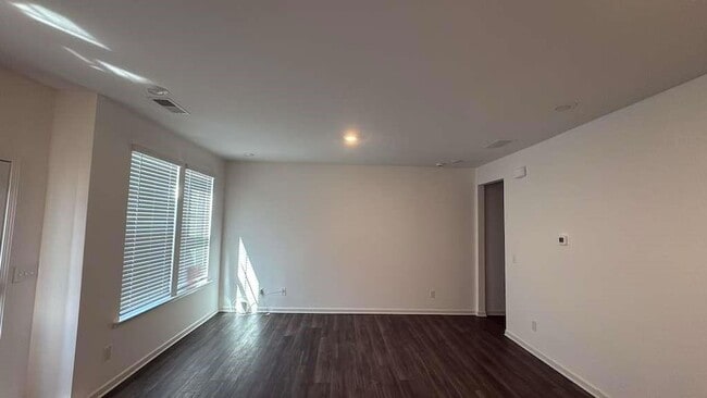 Photo - 145 Star Ct
