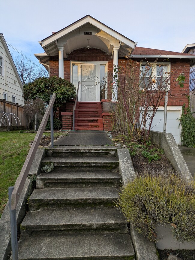 Photo - 4834 S Orcas St