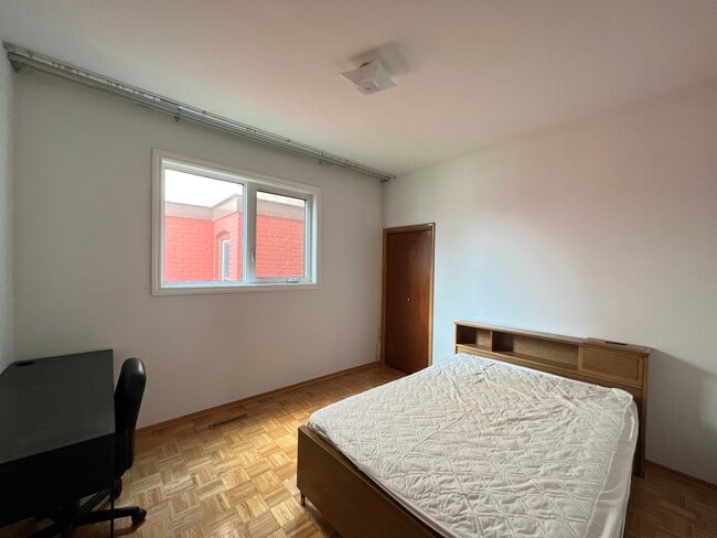 Photo - 368 Dufferin St