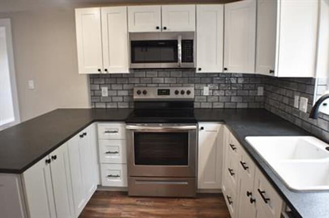 Beautiful 4 bed/2 bath available after 7/1... - Beautiful 4 bed/2 bath available after 7/1... House