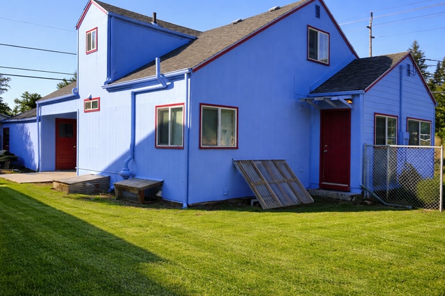 Photo - 13304 NE Glisan St