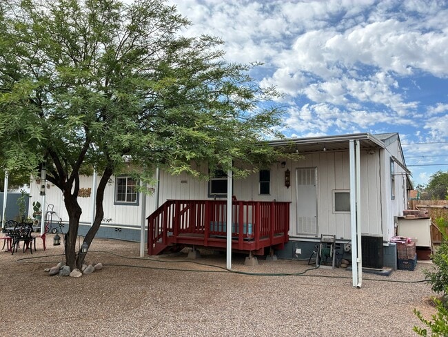 526 W Pelaar Dr